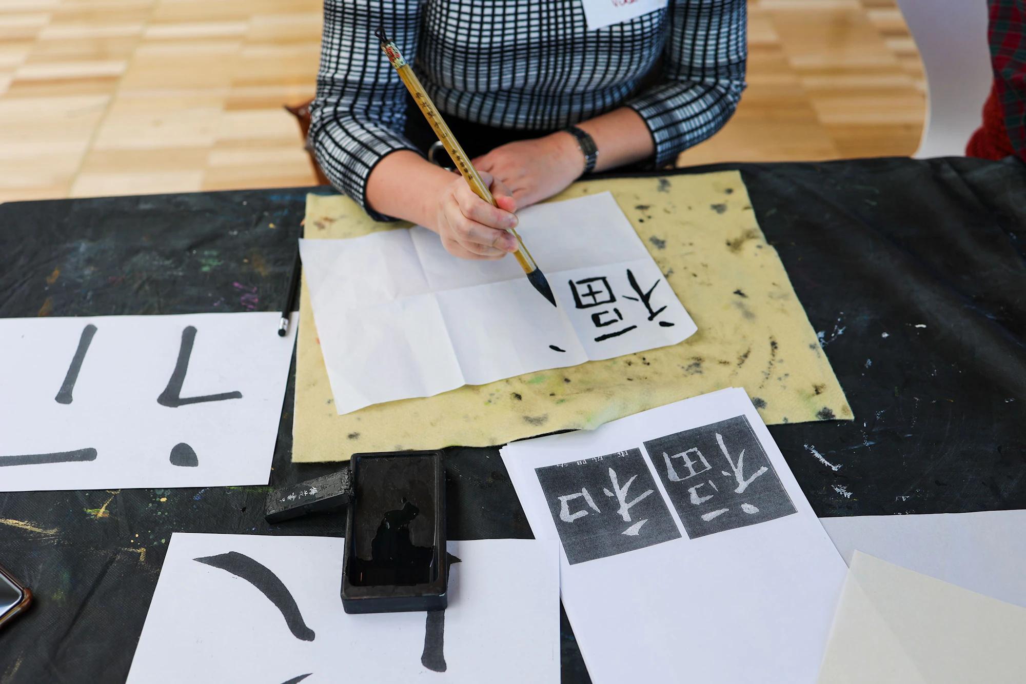 Intermediate calligraphy with Xueyi Bai